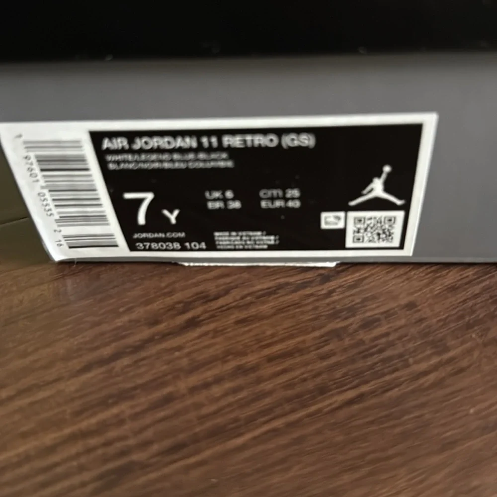 Jordan legend blue  High-Top Sneakers white and blue worn once (7y grade school)
